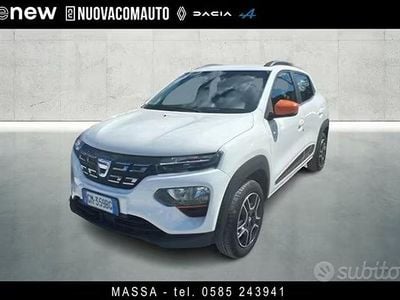 Begagnad Dacia Spring Comfort Plus 33 kW (45 HK) 2023 Vit Halvkombi