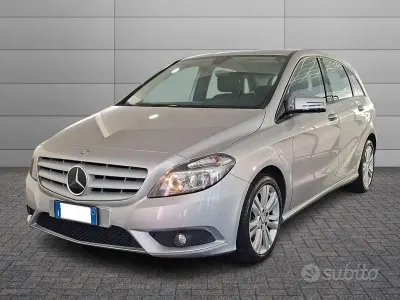 Usata Mercedes B180 Executive 109 CV (80 kW) 2013 Grigio Utilitaria