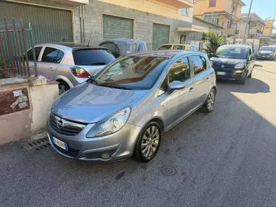 Usata Opel Corsa Edition 86 CV (63 kW) 2010 Grigio Utilitaria