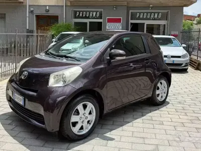 Usata Toyota iQ 68 CV (50 kW) 2009 Marrone Utilitaria