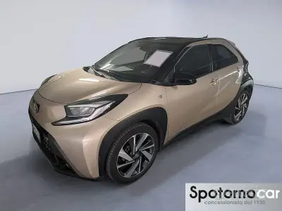 Usata Toyota Aygo X Lounge 72 CV (52 kW) 2023 Beige SUV