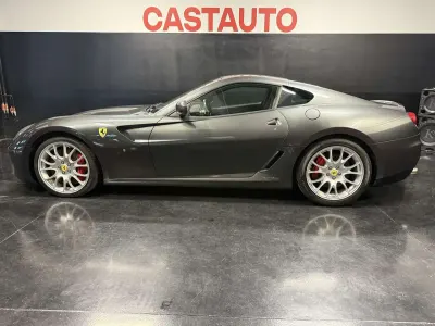 Usata Ferrari 599 620 CV (456 kW) 2009 Grigio silverstone Coupé