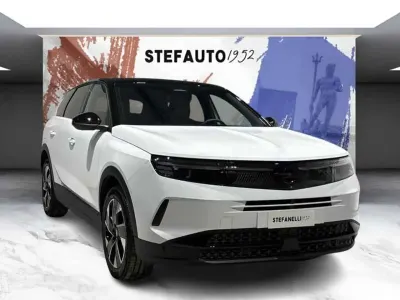 Nuova Opel Grandland X 136 CV (100 kW) 2026 Arktis white (pastel SUV