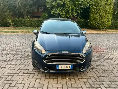Usata Ford Fiesta 97 CV (71 kW) 2014 Bluazzurro Utilitaria