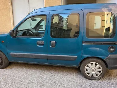 Usata Renault Kangoo 65 CV (47 kW) 2003 Verde Monovolume