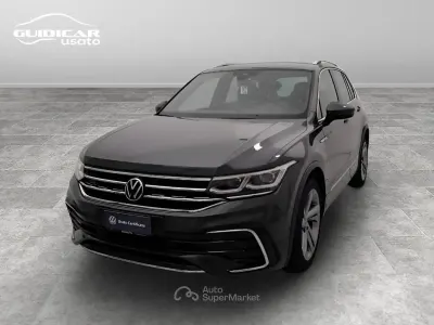 Usata VW Tiguan R-line 150 CV (110 kW) 2021 Grigio opaco scuro SUV