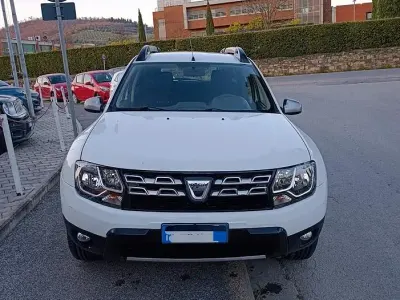 Usata Dacia Duster Lauréate 110 CV (80 kW) 2014 Bianco SUV