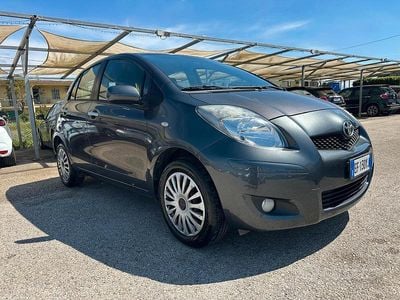 Usata Toyota Yaris 69 CV (50 kW) 2011 Grigio Utilitaria