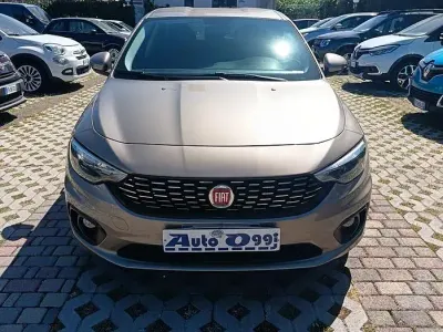 Usata Fiat Tipo Easy 120 CV (88 kW) 2018 Marrone Berlina