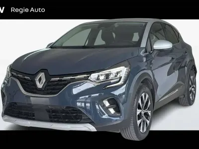 Usata Renault Captur Intens 101 CV (74 kW) 2023 Blu/azzurro SUV