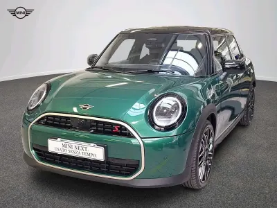 Usata Mini Cooper Favoured 150 kW (204 CV) 2025 Verde Utilitaria