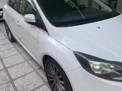 Usata Ford Focus 150 CV (110 kW) 2014 Bianco Berlina
