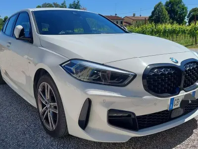 Usata BMW 116 Sport Line 116 CV (85 kW) 2020 Bianco Utilitaria