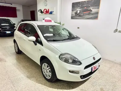 Usata Fiat Grande Punto 69 CV (50 kW) 2013 Bianco Utilitaria
