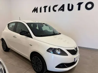 Usata Lancia Ypsilon Gold 69 CV (50 kW) 2023 Bianco Utilitaria