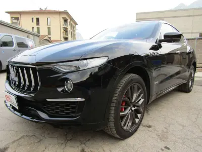 Usata Maserati Levante GranLusso 250 CV (183 kW) 2019 Nero metallizzato SUV