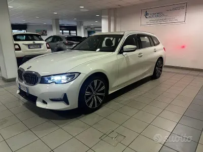 Usata BMW 318 Luxury Line 150 CV (110 kW) 2021 Bianco Station wagon