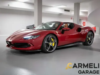 Usata Ferrari 296 829 CV (609 kW) 2023 Rosso Cabrio