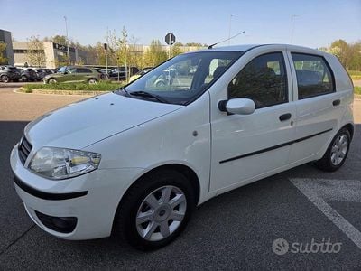 Usata Fiat Punto Emotion 80 CV (58 kW) 2004 Bianco Utilitaria