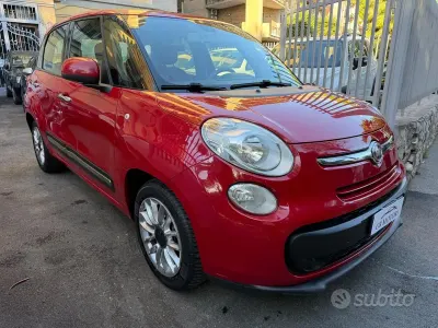 Begagnad Fiat 500L Lounge 84 HK (61 kW) 2013 Röd Minibuss