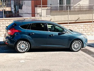 Usata Ford Focus Titanium 115 CV (84 kW) 2012 Blu Berlina