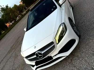 Usata Mercedes A180 Premium 109 CV (80 kW) 2018 Berlina