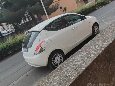 Usata Lancia Ypsilon 69 CV (50 kW) 2016 Bianco Utilitaria