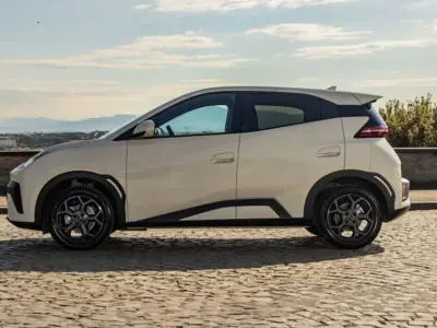 Nuova BYD Dolphin Surf Active 35 kW (48 CV) 2026 Argento Utilitaria