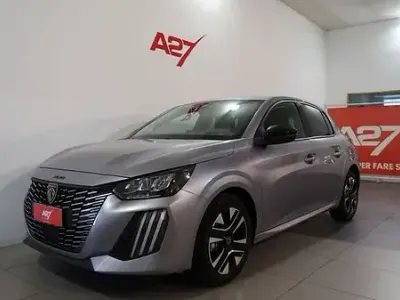 Usata Peugeot 208 Allure 101 CV (74 kW) 2025 Grigio Utilitaria