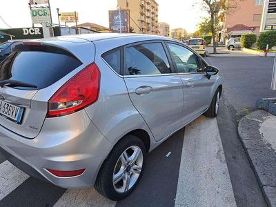 Usata Ford Fiesta Titanium 95 CV (69 kW) 2010 Grigio Berlina