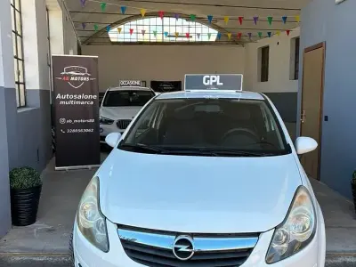 Usata Opel Corsa Edition 75 CV (55 kW) 2010 Bianco Utilitaria