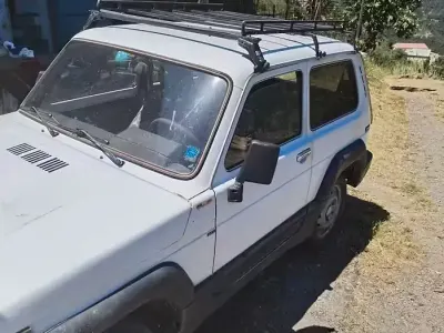 Usata Lada niva 75 CV (55 kW) 2000 Bianco SUV