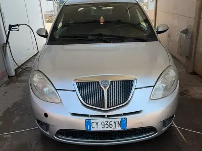 Usata Lancia Ypsilon 75 CV (55 kW) 2006 Grigio Utilitaria