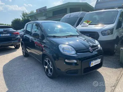 Usata Fiat Panda Sport 69 CV (50 kW) 2022 Nero metallizzato Utilitaria