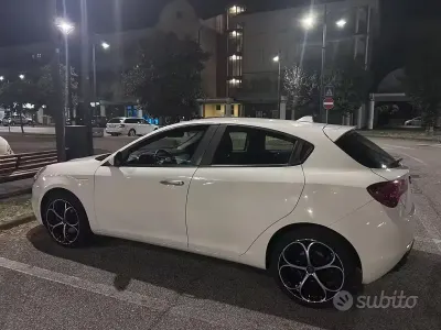 Usata Alfa Romeo Giulietta 170 CV (125 kW) 2010 Bianco Utilitaria