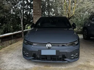 Usata VW Golf VIII GTI 265 CV (194 kW) 2024 Grigio Berlina