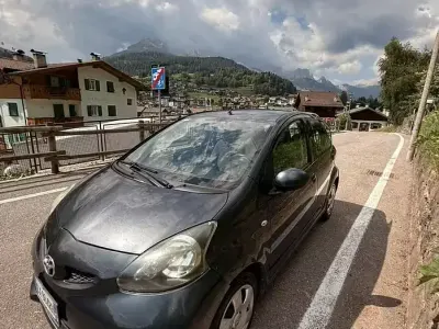 Usata Toyota Aygo 68 CV (50 kW) 2007 Grigio Utilitaria