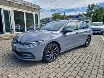 Usata VW Golf VIII Life 116 CV (85 kW) 2022 Grigio Station wagon
