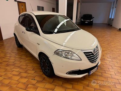 Usata Lancia Ypsilon 95 CV (69 kW) 2012 Bianco Utilitaria