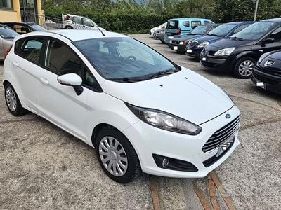 Usata Ford Fiesta 75 CV (55 kW) 2014 Bianco Utilitaria