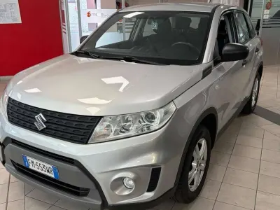 Usata Suzuki Vitara GL 120 CV (88 kW) 2018 Argento SUV