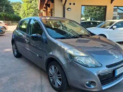 Usata Renault Clio II Dynamique 75 CV (55 kW) 2011 Grigio Berlina