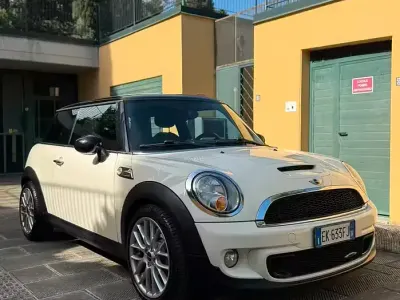 Begagnad Mini John Cooper Works 211 HK (155 kW) 2011 Halvkombi