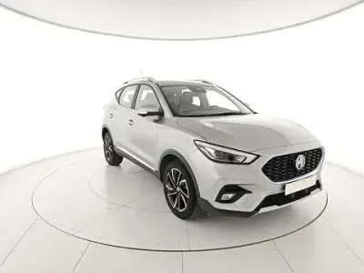 Usata MG ZS Luxury 106 CV (77 kW) 2024 Argento SUV
