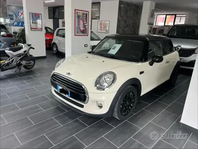 Usata Mini Cooper 136 CV (100 kW) 2017 Beige Utilitaria
