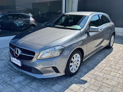 Usata Mercedes A180 Business 109 CV (80 kW) 2016 Grigio Berlina