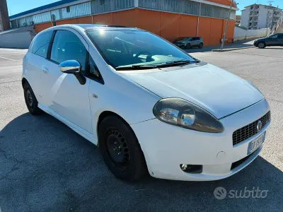 Usata Fiat Grande Punto 120 CV (88 kW) 2009 Bluazzurro Utilitaria