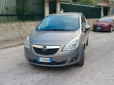 Begagnad Opel Meriva 95 HK (69 kW) 2011 Grå Minibuss