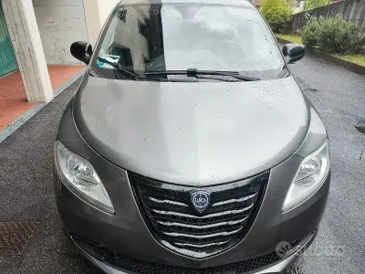 Begagnad Lancia Ypsilon 95 HK (69 kW) 2014 Grå Halvkombi