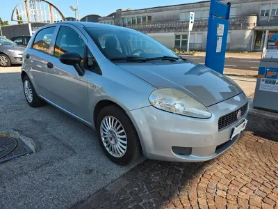 Usata Fiat Grande Punto 75 CV (55 kW) 2008 Grigio Utilitaria